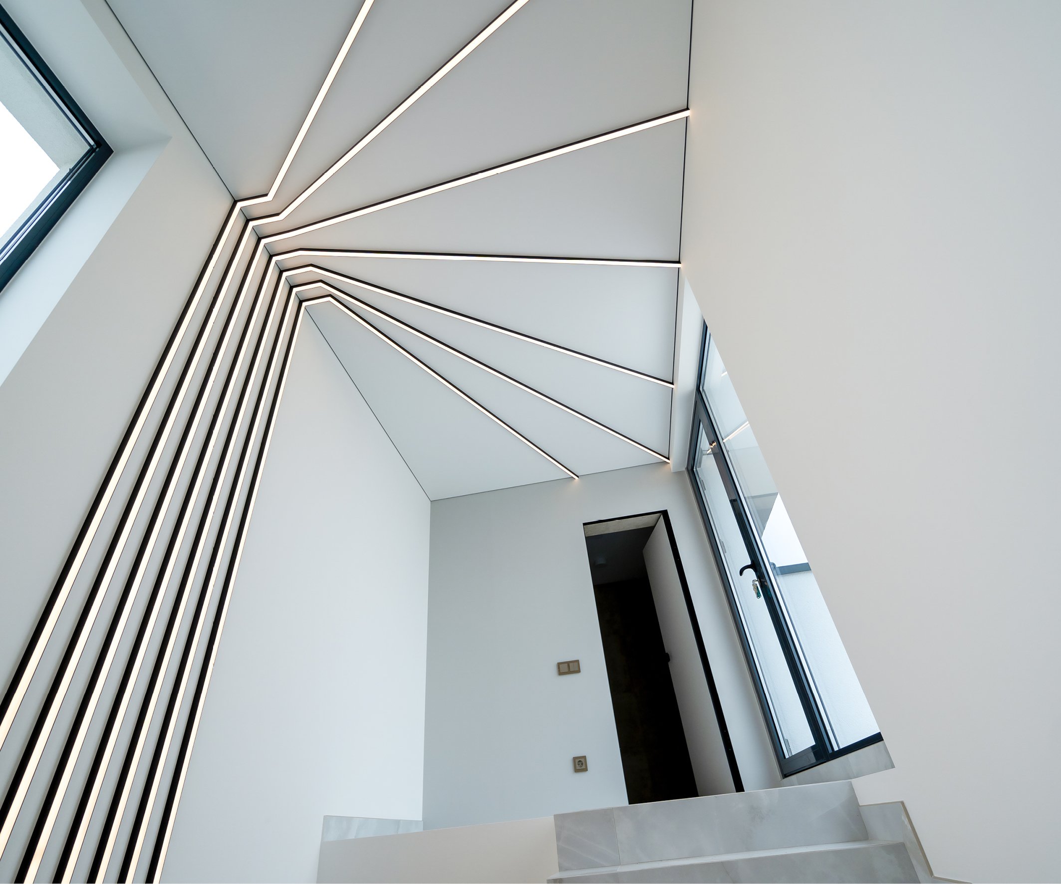 Druk wielkoformatowy na tkaninie sufitowej — JM Ceiling Colour Back